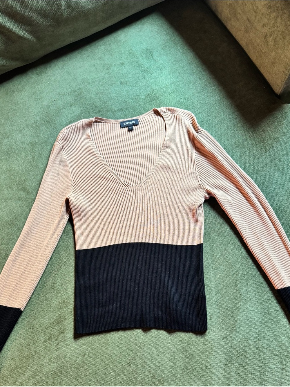 Express Ribbed Two-Tone V-Neck Sweater in Blush and Black